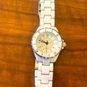 Geneva ladies white watch.  Adjustable band and bling. Metal type band